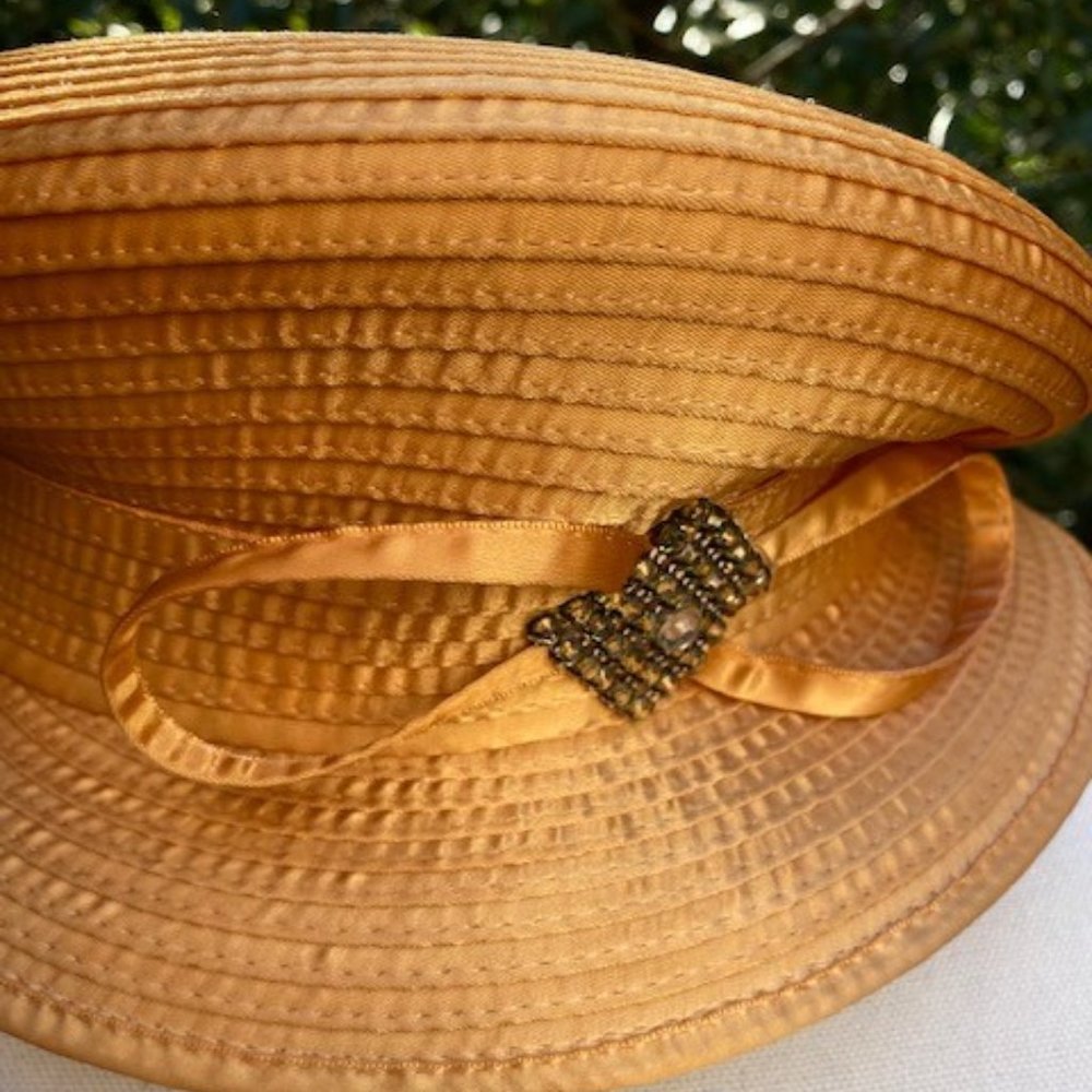 VTG LILY and TAYLOR Couture New York Paris HAT - Picture 6 of 10